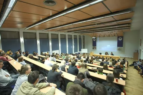 Varşova Sosyal Bilimler ve Psikoloji Üniversitesi