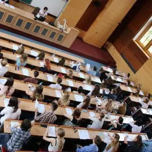 Adam Mickiewicz Üniversitesi