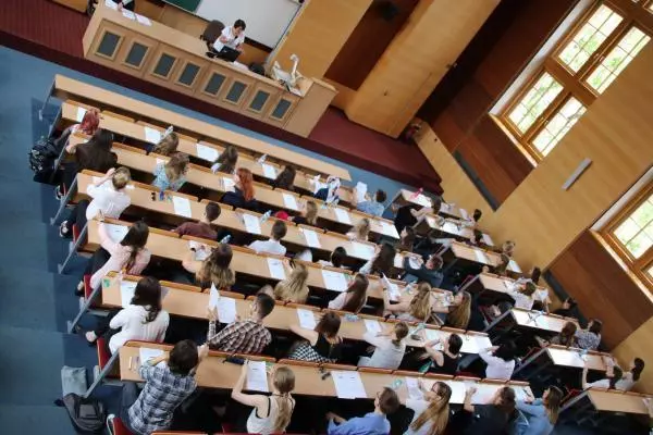 Adam Mickiewicz Üniversitesi